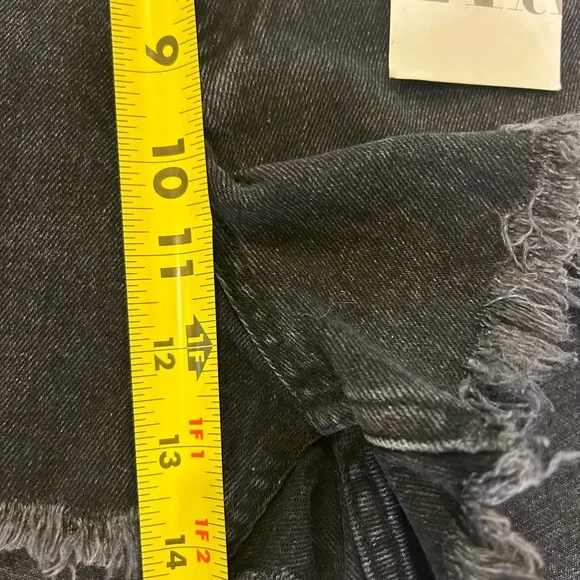 🖤”Zara” NWT Distressed Dark Wash Black “Denim”Cotton Short w/ Pockets Size 14🖤 - Picture 9 of 12